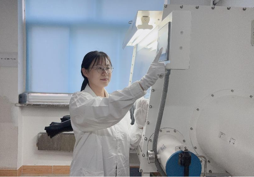 科研一线丨石爽爽：晶体生长虽慢，但每一步都通向光的未来